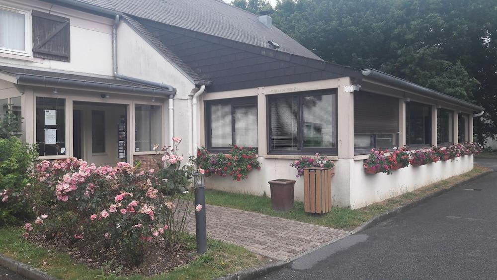 Kyriad Rennes Nord Hotel Bagian luar foto