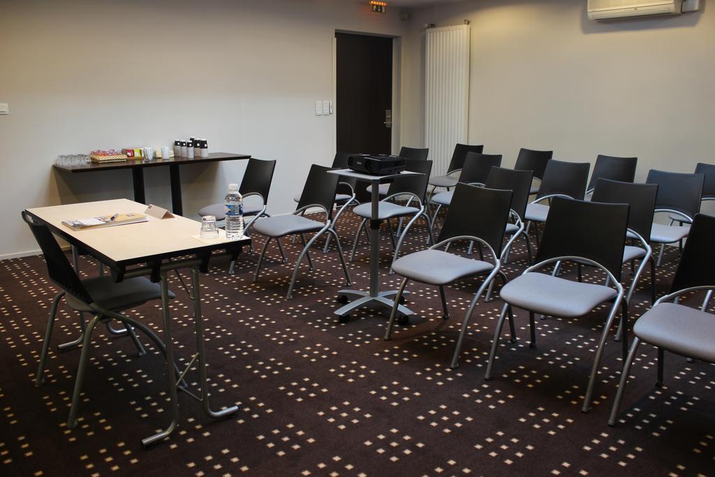 Kyriad Rennes Nord Hotel Bagian luar foto