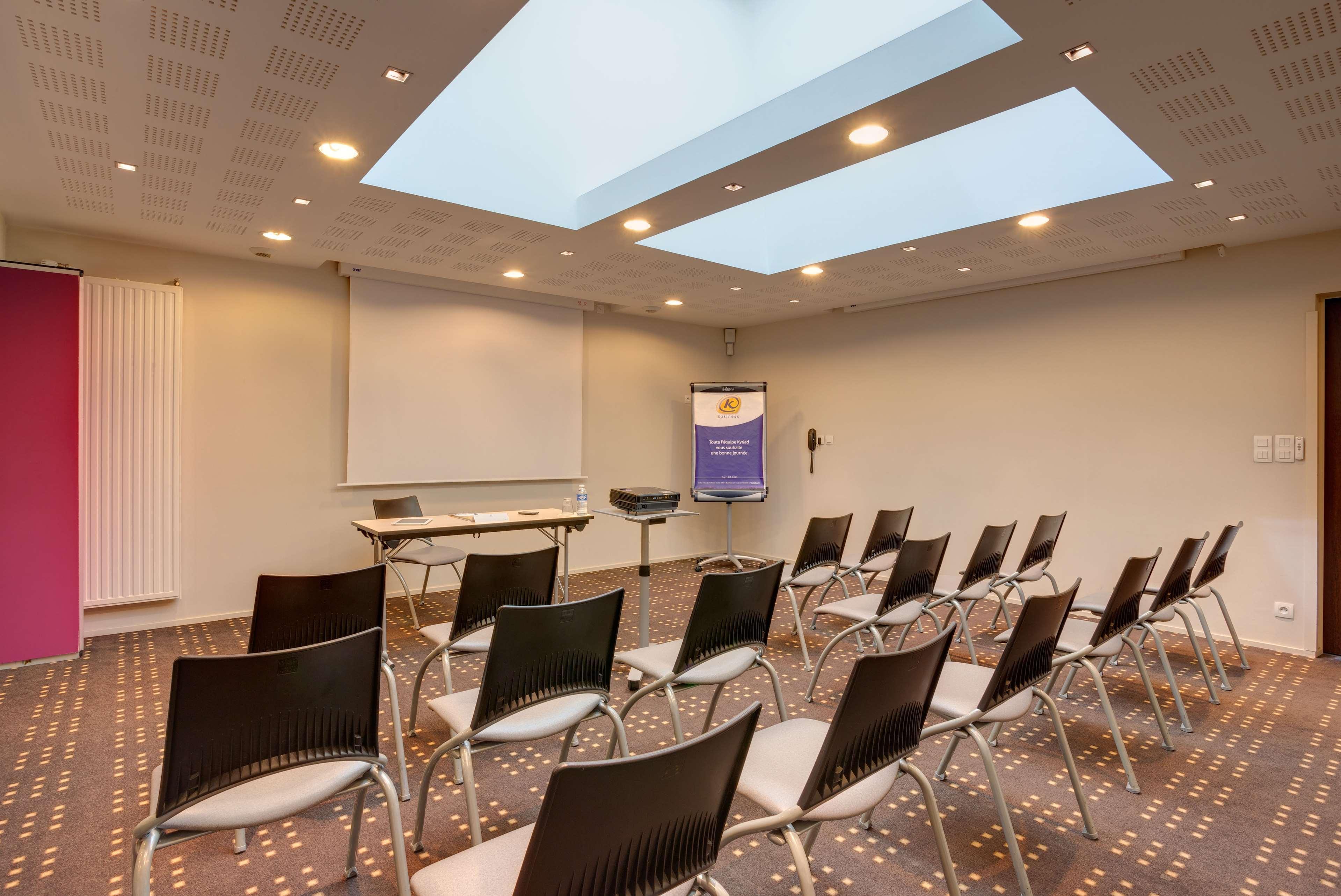 Kyriad Rennes Nord Hotel Bagian luar foto