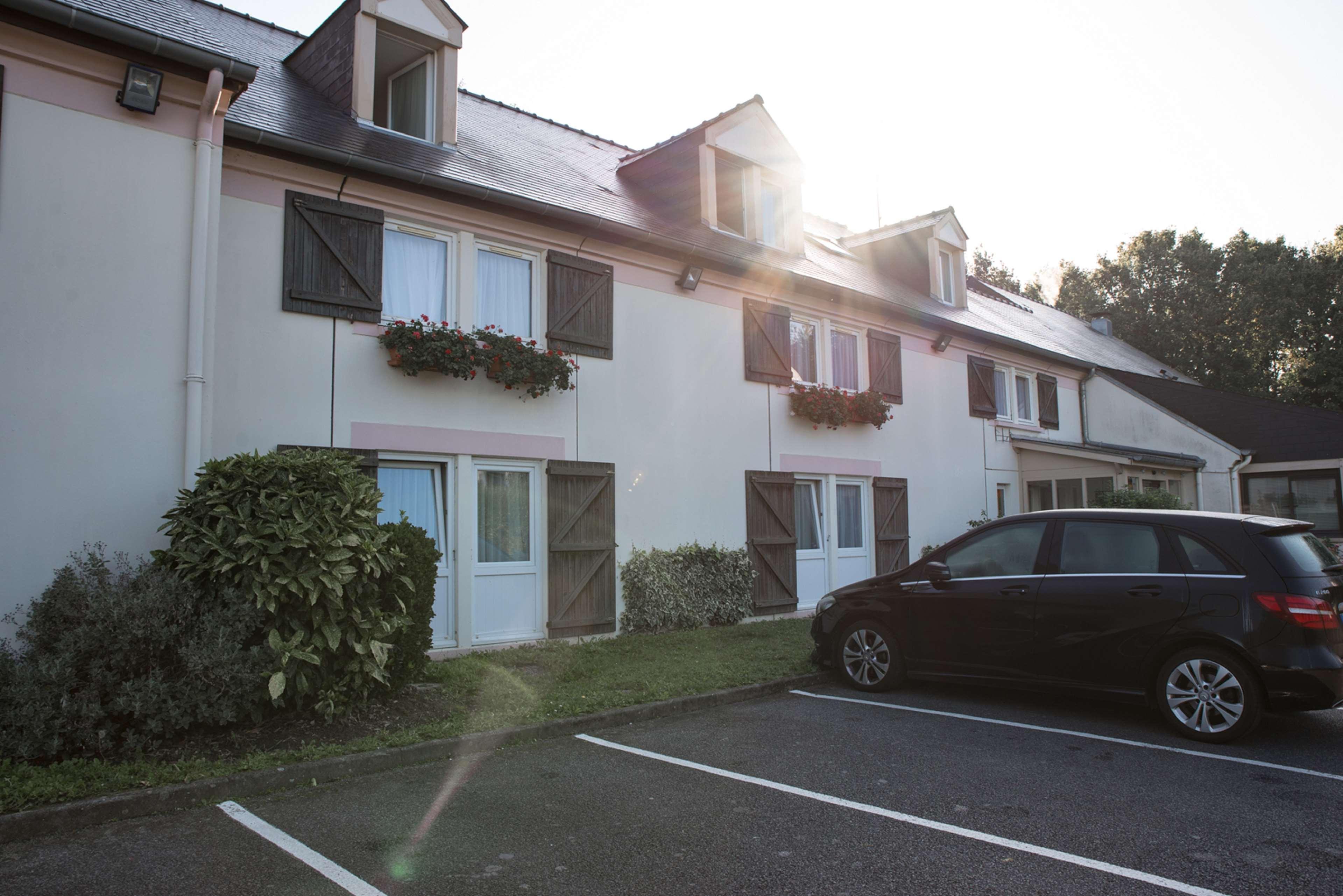 Kyriad Rennes Nord Hotel Bagian luar foto
