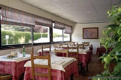 Kyriad Rennes Nord Hotel Restoran foto