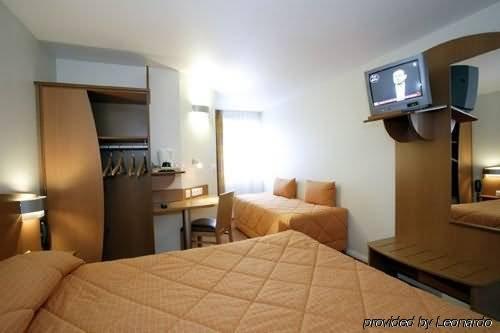 Kyriad Rennes Nord Hotel Ruang foto