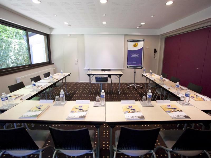 Kyriad Rennes Nord Hotel Bagian luar foto